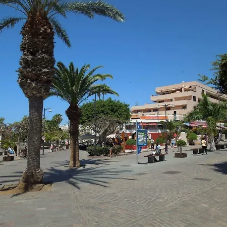 Casa Azul Only 200 Meters To The Beach, Free Wifi, Balcony * アロナ